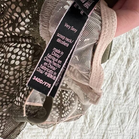 Victoria's Secret Very Sexy Lace Scoop Neck Bra 34DD - Picture 5 of 6